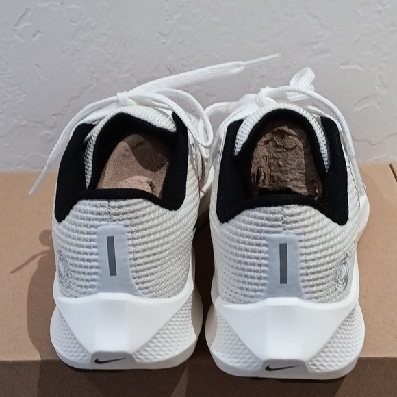 Nike Air Zoom Pegasus - Picture 3 of 5